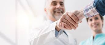 Illustration de deux professionnels se relayant